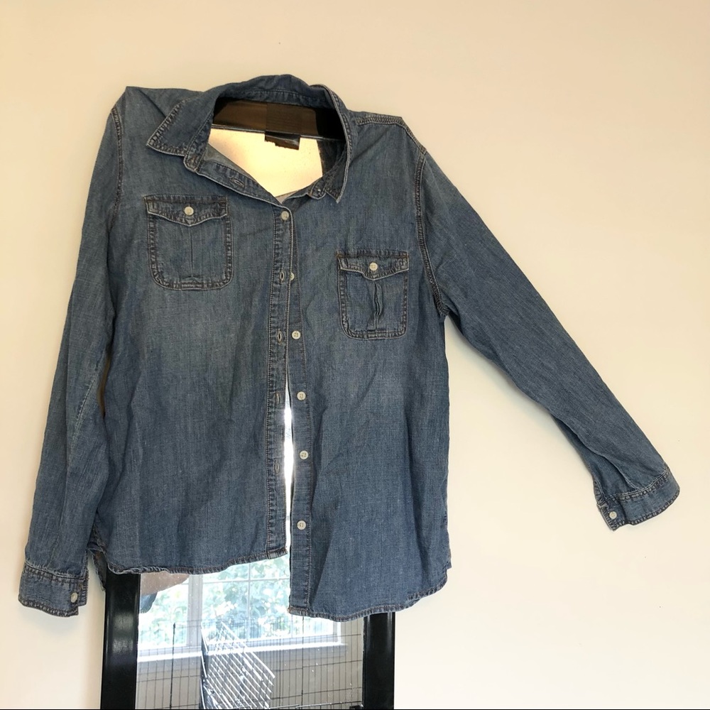 Very soft jean long sleeve shirt.